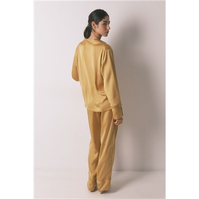 Pijama camisero largo satén mostaza