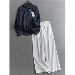 Женская прямая рубашка и белоснежные красивые брюки создают прекрасный комплект