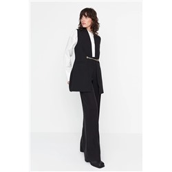 TRENDYOL MODEST Siyah Beli Zincir Detaylı Astarlı Dokuma Yelek TCTAW23YL00000