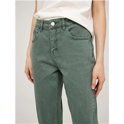 Зеленые базовые джинсы зауженные