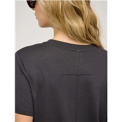 Серая футболка с защипом на спине