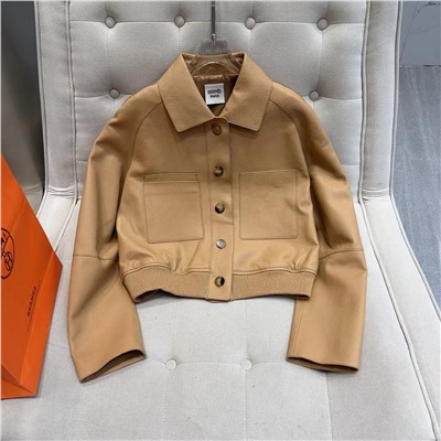 Материал: импортная 100% овчина, итальянская овчина | Все фурнитурные молнии и кнопки изготовлены из ZP с логотипом бренда, а внутренняя подкладка соответствует ZP.  На ощупь мягкий, эластичный и очень удобный. Натуральная кожа имеет естественную текстуру и высококлассный блеск