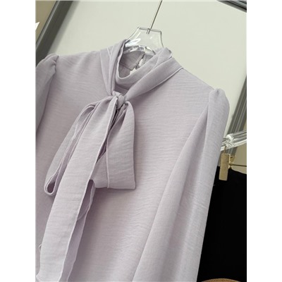 Элегантная, нежная блузка с длинными лентами на горловине