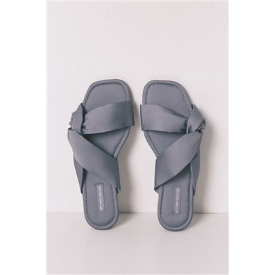 Sandalias planas satén azul grisáceo