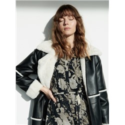 Geblümtes Kleid, weiß