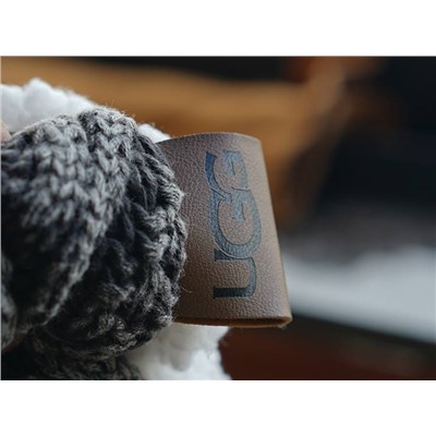 Интерьерная подушка Ugg с объемной вязкой  Экспорт  ❄️
