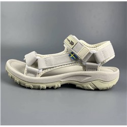 Лёгкие спортивные женские сандалии