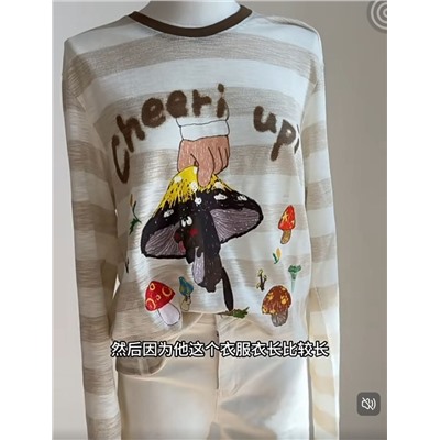 Тонкий женский лонгслив с очень смешным принтом