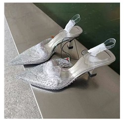 Женские босоножки Leftie*s, цена на официальном сайте 28€