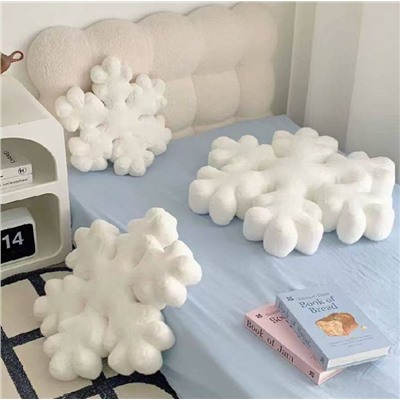 Подушка снежинка. 40 см