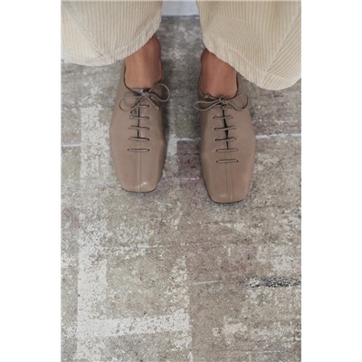 LEATHER LACE-UP FLAT SHOES