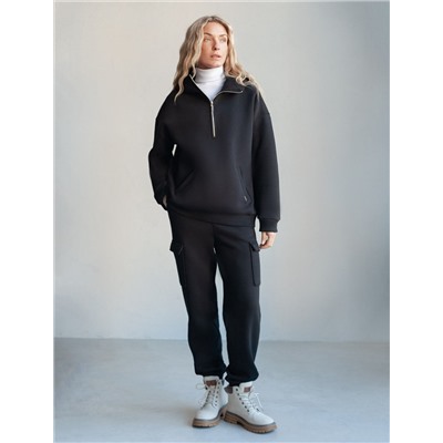 Брюки джоггеры с накладными карманами из футера трехнитки с начесом