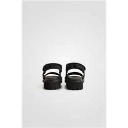 Sandalia trekking negra de neopreno