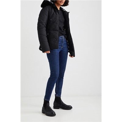 Chaqueta slim acolchada capucha