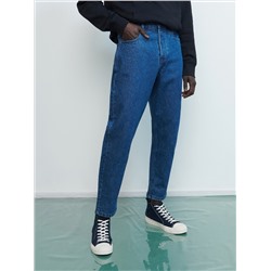 Jeans im Carrot-Fit mit tieferem Schritt