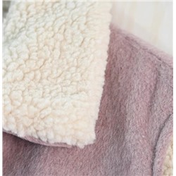 Женский утепленный жилет из искусственной овечьей шерсти.