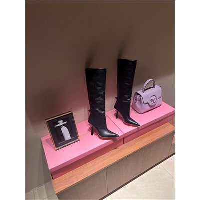 GIA shoes   Полная упаковка  Топ качество Самая высокая версия GIA BORGHINI - НИШЕВЫЙ БРЕНД ИЗ ИТАЛИИ Чрезвычайно дорогой кожаный материал, высокое качество изготовления 4 цвета, доступные в соответствии с  официальным сайте Верх: импортная телячья кожа первого слоя Внутренняя сторона: экологически чистая кожа, строго импорт  Подошва: натуральная кожа Вверху диаметром 10,5 см Высота сапога: около 40 см Упаковка: Полный комплект оригинальной упаковки (GIA) Артикул изделия: G2023-2