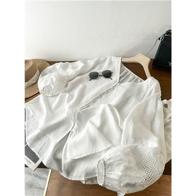 Женская лёгкая блузка с объемными рукавами с кружевной вставкой