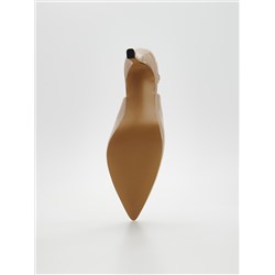 Pumps aus Lackmaterial