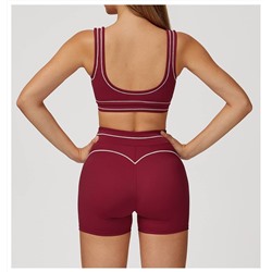 Легкий женский спортивный костюм