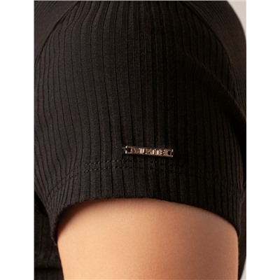 Футболка из фактурного трикотажа в рубчик