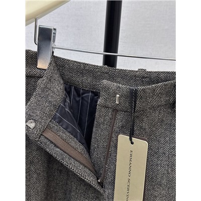 Модные и красивые брюки в елочку высокого класса на раннюю весну