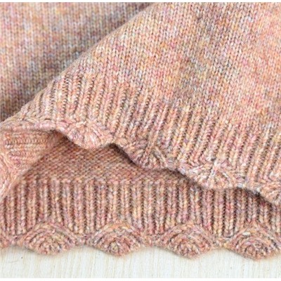 Свободный повседневный свитер с круглым вырезом и рукавами-фонариками