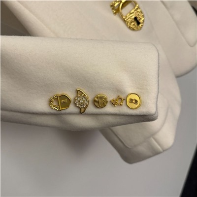 Ох какой интересный женский пиджак  Schiaparell*i  со стильной золотистой металлической застежкой