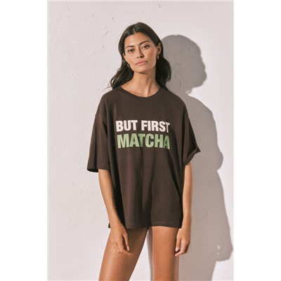 Camiseta oversized marrón "But first matcha"