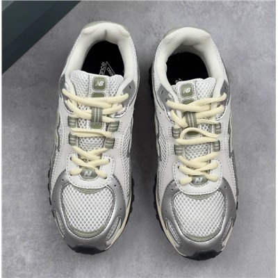 New Balance 204L