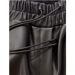 Широкие кожаные брюки-трубы с поясом