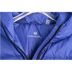 Легкий пуховый жилет средней длины из белого утиного пуха (90%) с капюшоном