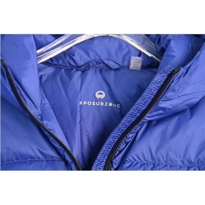 Легкий пуховый жилет средней длины из белого утиного пуха (90%) с капюшоном