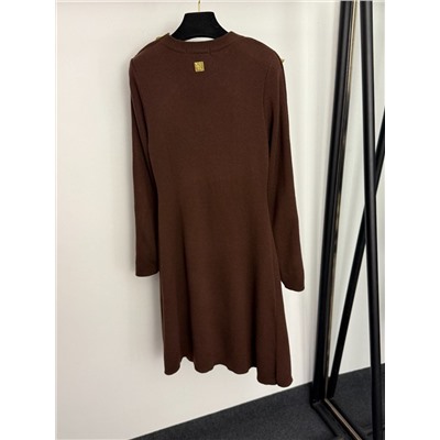 Прямое трикотажное платье с декоративными золотыми пуговицами особой формы с длинными рукавами  Schiaparell*i