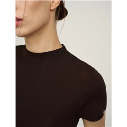 Коричневый джемпер с воротником стойкой