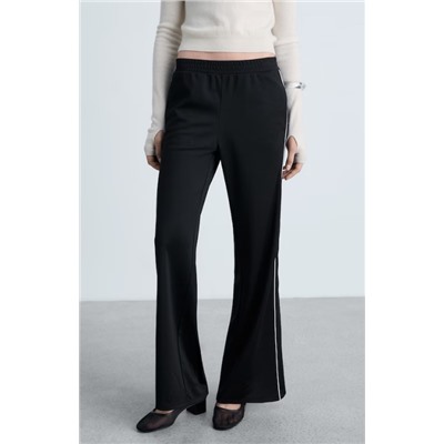 Pantalón jogger rayas contraste