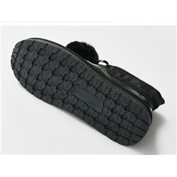 Не могу распознать бренд🙈 модные короткие дутики✔️ вставки из натуральной кожи ✔️ натуральная шерсть ( включая стельку) и с помпонами из кроличьего меха