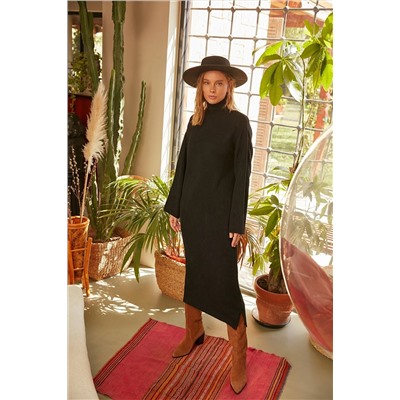 TRENDYOL MODEST Siyah Boğazlı Yumuşak Uzun Triko Elbise TCTAW22EL0033