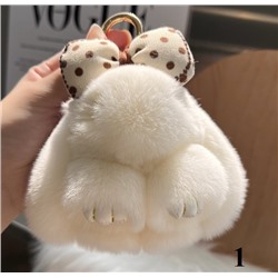 Милый кролик из меха