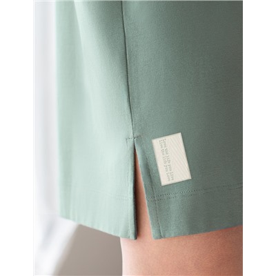 Платье из премиального хлопка с вышивкой на рукаве