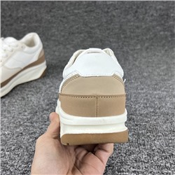 Женские кроссовки