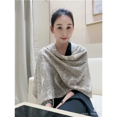 Нежный кашемировый палантин  Lor*o Pian*a