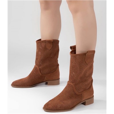 Готовые серии Натуральная замша Перфорация Без подклада В размер Без молнии Легко обуваются  Подъём хороший