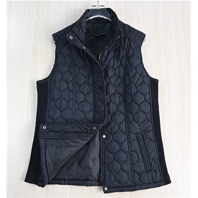 Женский стеганый жилет-стойка