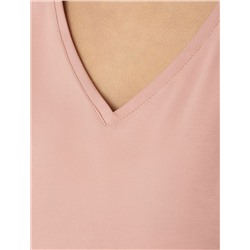 Футболка с V-вырезом и цельнокроеным рукавом из премиального хлопка