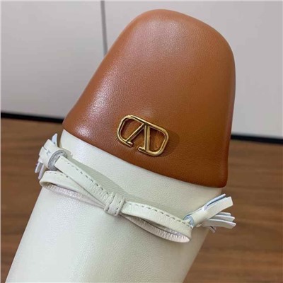 Женские ботинки челси на толстом каблуке с маленькими V-образными пряжками