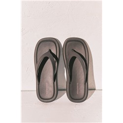 Chanclas suela gruesa punta cuadrada marrón