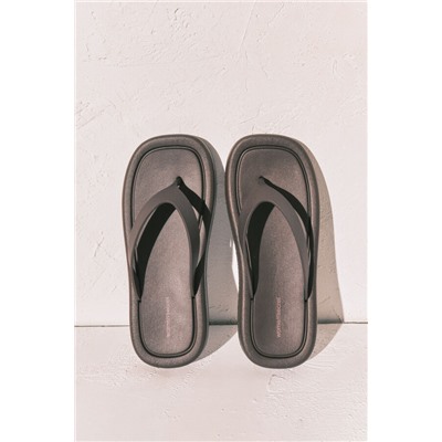 Chanclas suela gruesa punta cuadrada marrón