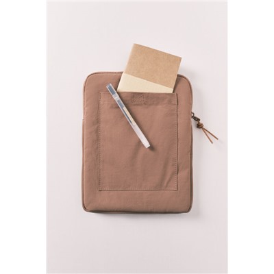 Funda tablet acolchada marrón logo