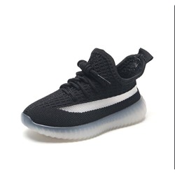 Лёгкие сетчатые детские кроссовки .Отлично подойдут для занятий физкультурой в школе и садике, не нужно завязывать шнурки